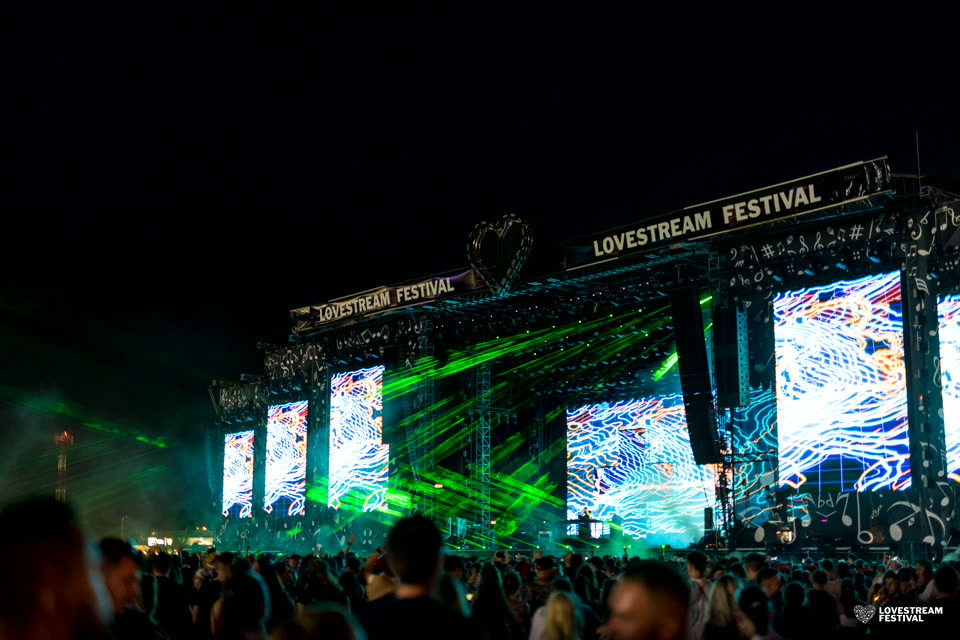 Dav s konfetami — hlavná stage